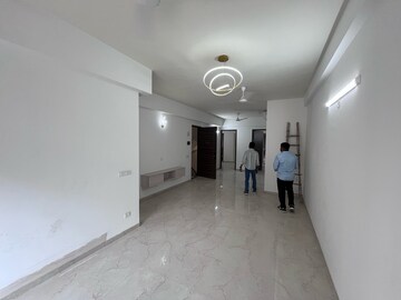 Room in 3 BHK Apartment at Smart World Orchard, Sector 61 – for Rent