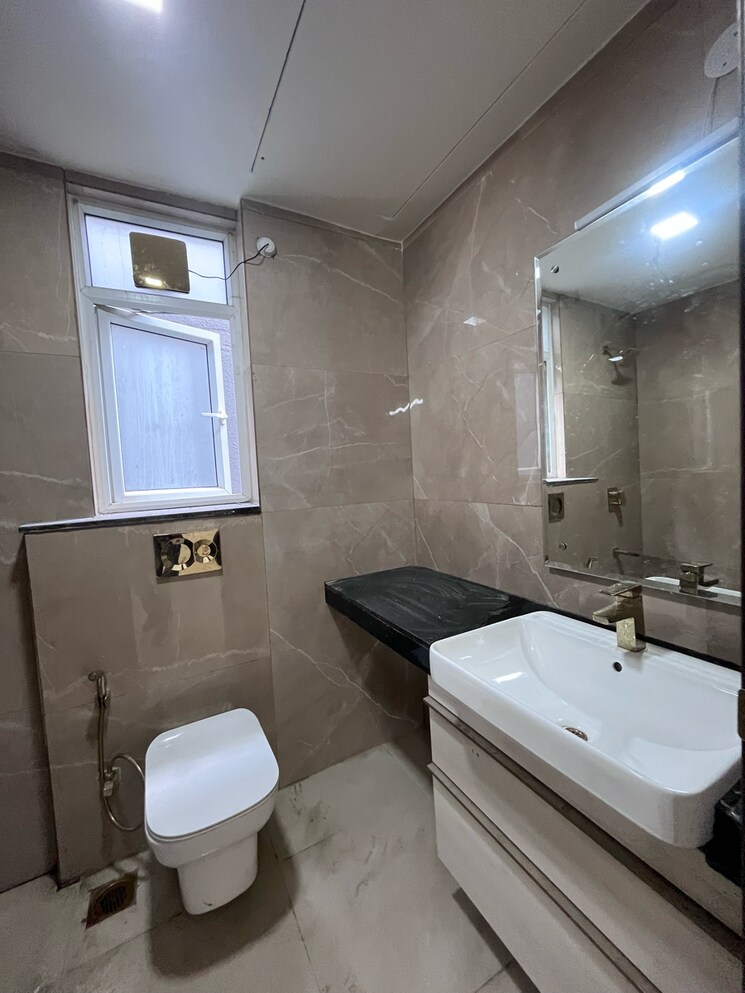 Bathroom, smart-world-orchard 3 Bedroom 1680 Sq.Ft. Apartment In Sector 61 Gurgaon 8968856