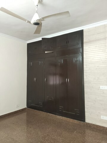 Room in 3 BHK Apartment at Sarita Vihar – for Sale