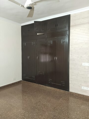 Room in 3 BHK Apartment at Sarita Vihar – for Sale