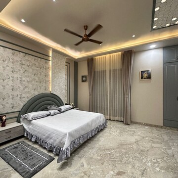 Room in 3 BHK Apartment at Mansarovar – for Rent