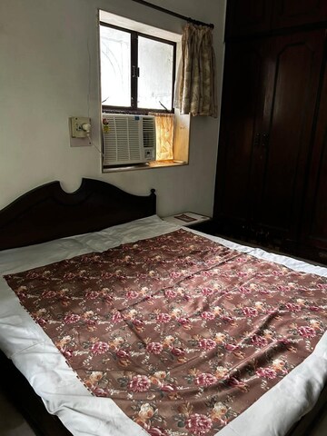 Bedroom in 2 BHK Apartment at Hastiraj Apartment Vile Parle West, Vile Parle West – for Rent