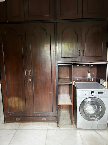 Furnished Amenities in 2 BHK Apartment at Hastiraj Apartment Vile Parle West, Vile Parle West – for Rent