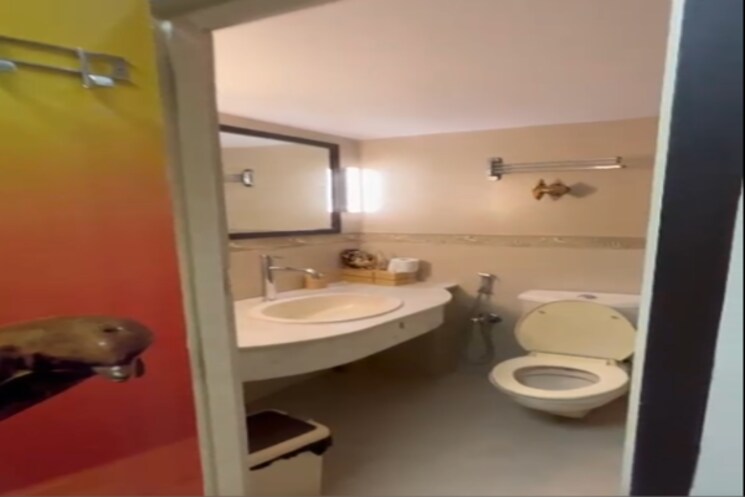 Bathroom, juhu road 3 Bedroom 1620 Sq.Ft. Builder Floor In Juhu Road Mumbai 8968974