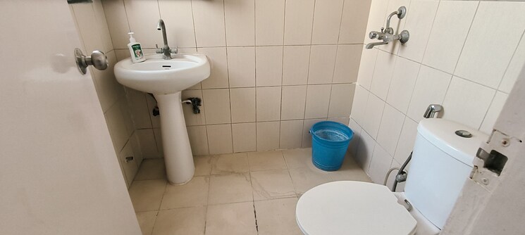 Bathroom, puri-pratham 3 Bedroom 1400 Sq.Ft. Apartment In Sector 84 Faridabad 8969045