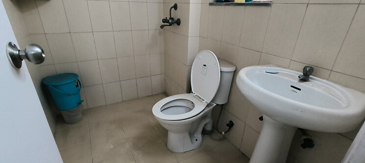 Bathroom, puri-pratham 3 Bedroom 1400 Sq.Ft. Apartment In Sector 84 Faridabad 8969045