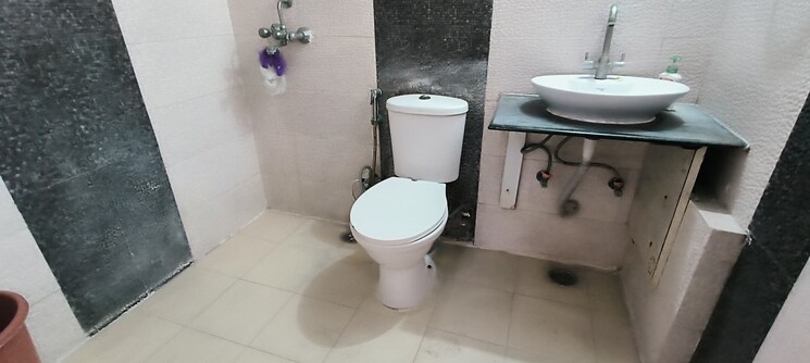 Bathroom, puri-pratham 3 Bedroom 1400 Sq.Ft. Apartment In Sector 84 Faridabad 8969045