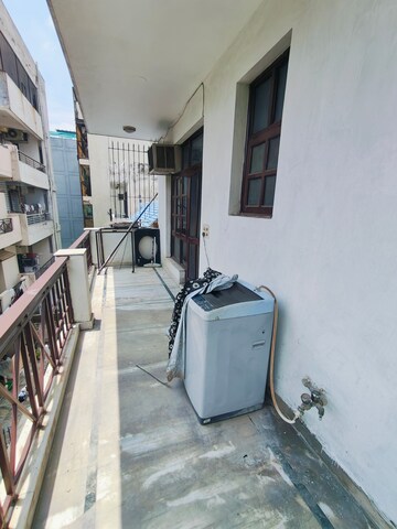 Balcony in 3 BHK Builder Floor at Sushant Vyapaar Kendra, Sector 43 – for Rent