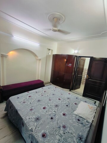 Bedroom in 3 BHK Builder Floor at Sushant Vyapaar Kendra, Sector 43 – for Rent