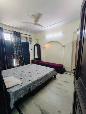 Bedroom in 3 BHK Builder Floor at Sushant Vyapaar Kendra, Sector 43 – for Rent