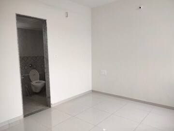 Room in 2 BHK Apartment at Welworth Tinseltown, Bavdhan – for Rent