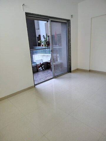 Room in 2 BHK Apartment at Welworth Tinseltown, Bavdhan – for Rent