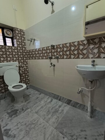 Team Area in 2 BHK Independent House at Jayshree Park – for Rent