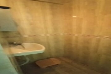Bathroom in 1 BHK Builder Floor at Andheri East – for Rent