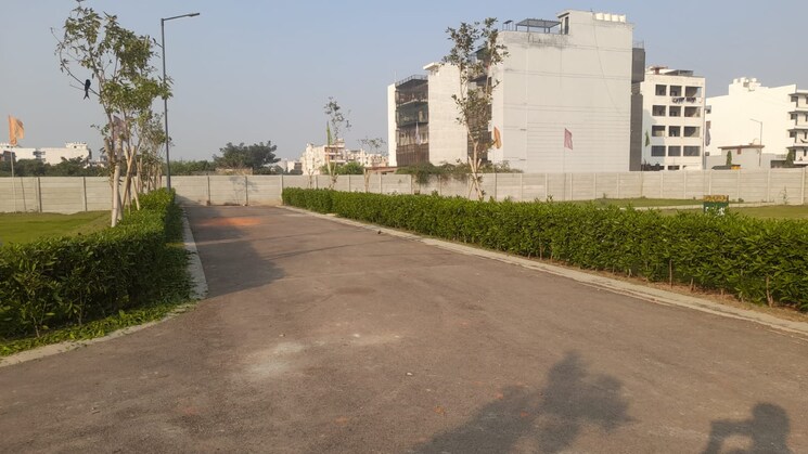  Parking, parklands  250 Sq.Yd. Plot In Sector 85 Faridabad 8969160