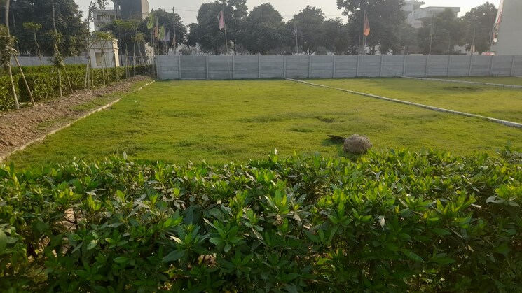 Garden, parklands  250 Sq.Yd. Plot In Sector 85 Faridabad 8969160