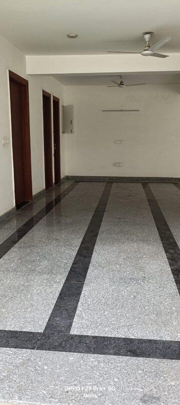 Room in 5 BHK Independent House at Sector 105 – for Rent