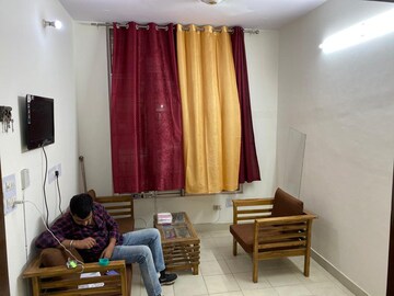 Living Room in 1.5 BHK Builder Floor at Ansal Sushant Lok I, Sector 43 – for Rent
