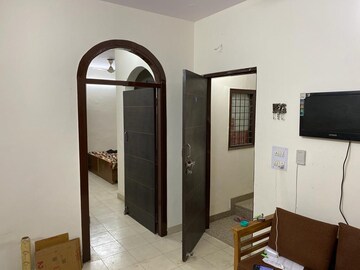 Building Lobby in 1.5 BHK Builder Floor at Ansal Sushant Lok I, Sector 43 – for Rent