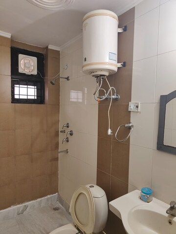 Bathroom in 2 BHK Builder Floor at Ardee City, Sector 52 – for Rent