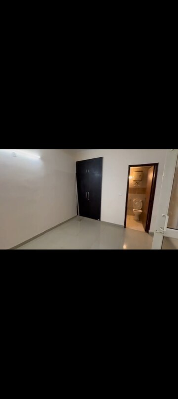 Room in 3 BHK Apartment at Supertech Ecovillage I, Sector 1 Greater Noida – for Rent