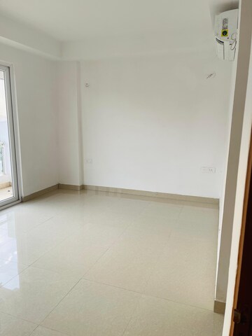 Room in 5 BHK Builder Floor at SS Linden, Sector 84 – for Rent