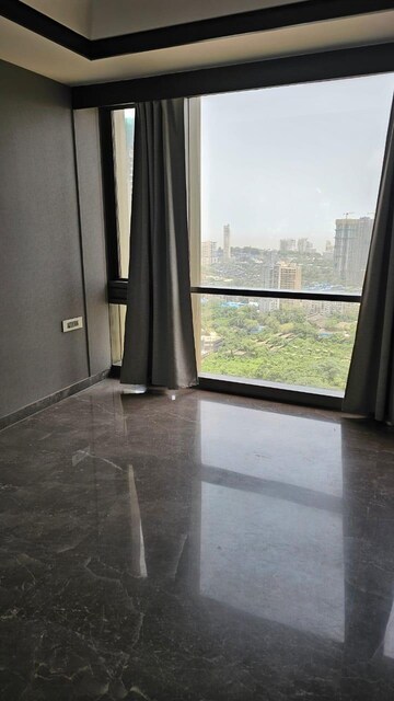 Room in 4 BHK Apartment at Lodha Trump Tower, Worli – for Rent
