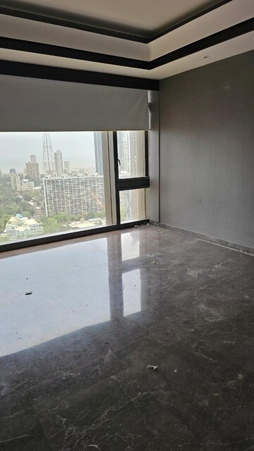 Room in 4 BHK Apartment at Lodha Trump Tower, Worli – for Rent