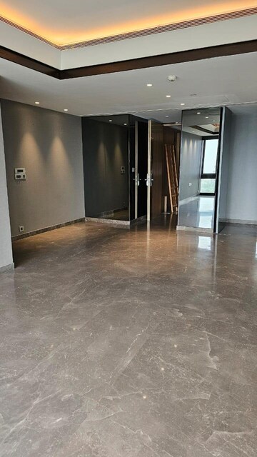 Room in 4 BHK Apartment at Lodha Trump Tower, Worli – for Rent