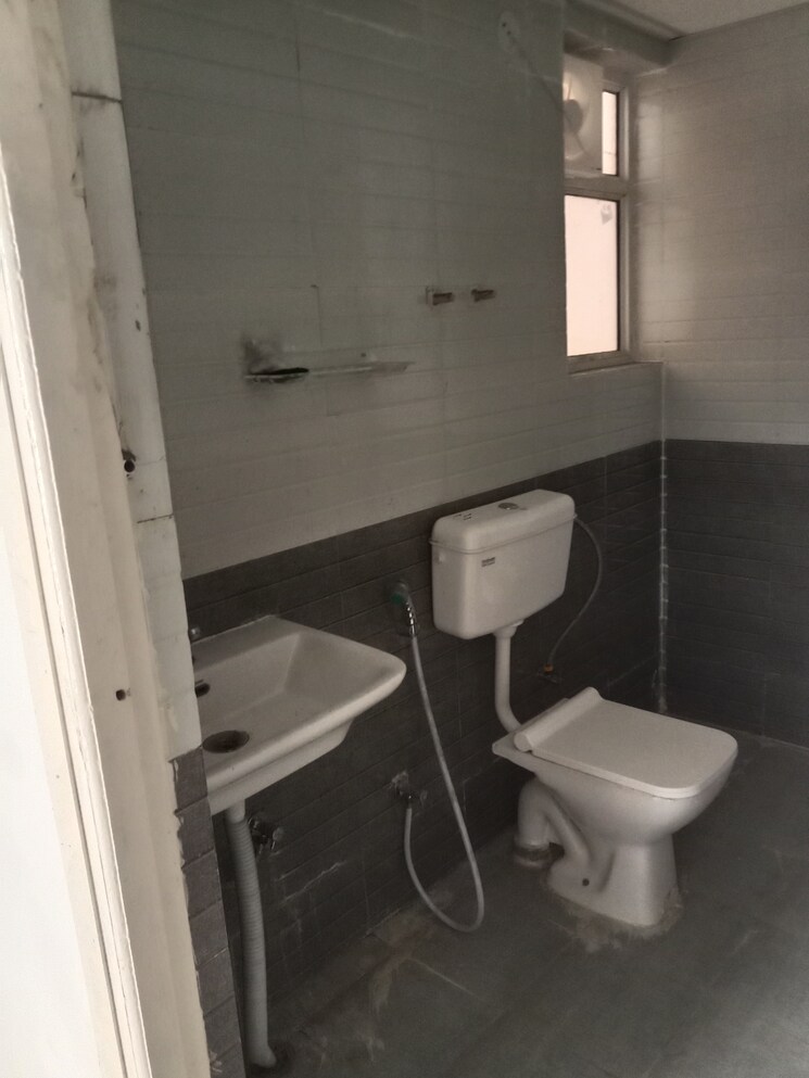 Bathroom, rof-alante 3 Bedroom 750 Sq.Ft. Apartment In Sector 108 Gurgaon 8969270