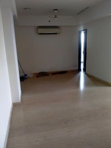 Room in 3 BHK Apartment at Conscient Heritage One, Sector 62 – for Rent