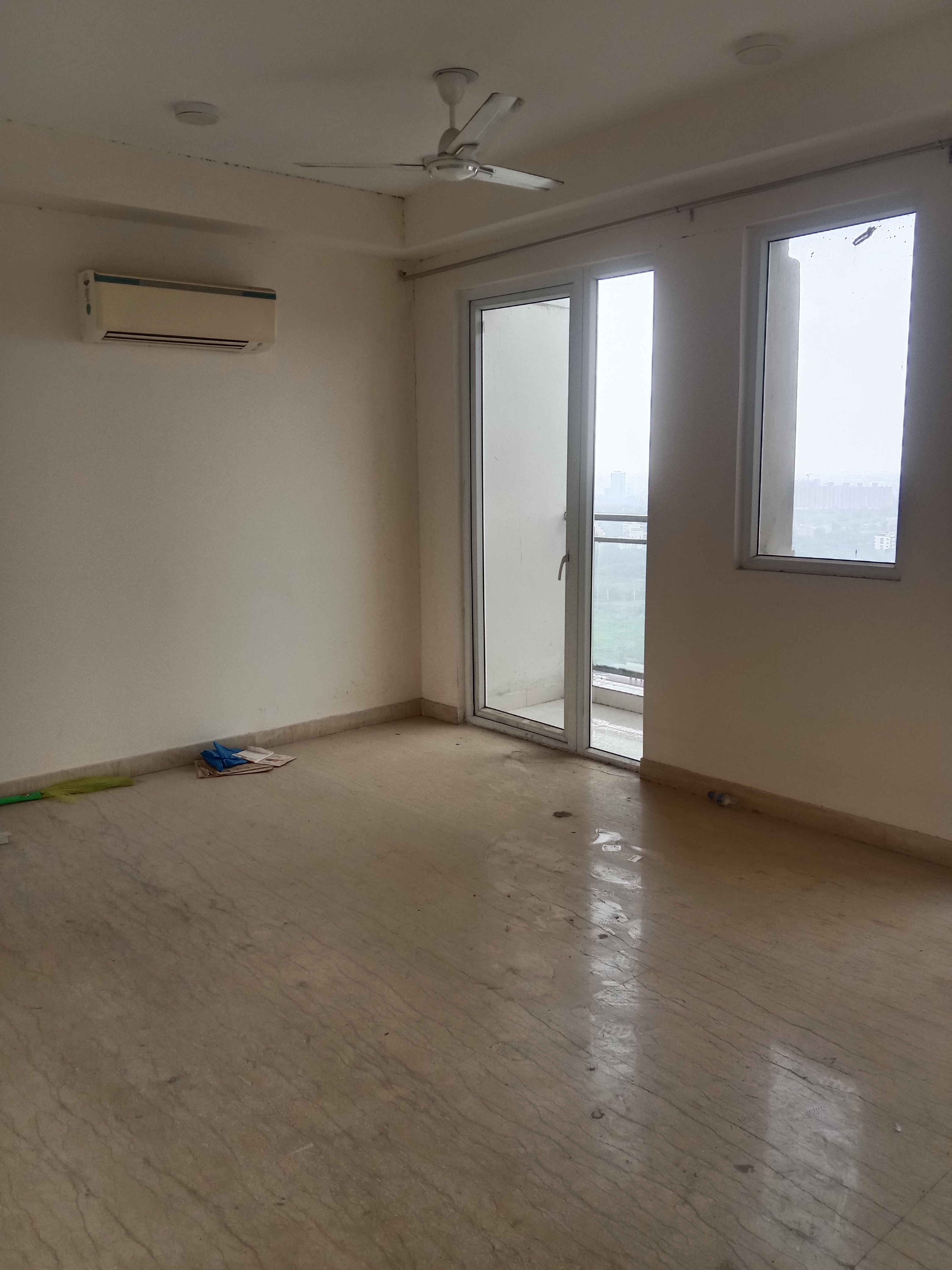 4 BHK + Pooja Room,Servant Room Apartment For Rent in Conscient Heritage Max