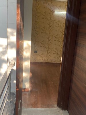 Furnished Amenities in 2 BHK Builder Floor at Aya Nagar – for Sale