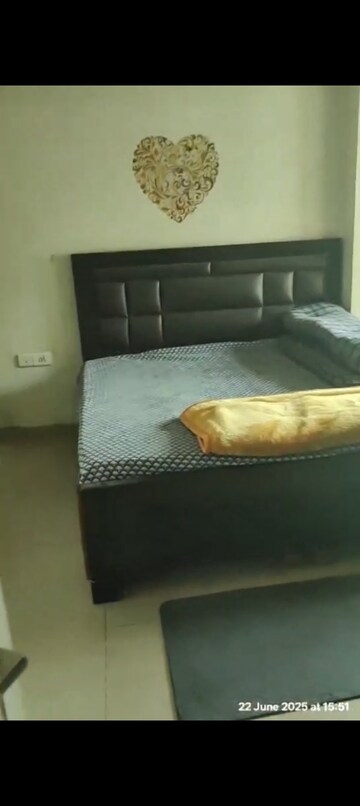 Bedroom in 3.5 BHK Apartment at Gaur City 6th Avenue, Sector 4 Greater Noida – for Rent