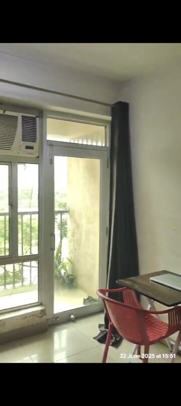 Room in 3.5 BHK Apartment at Gaur City 6th Avenue, Sector 4 Greater Noida – for Rent