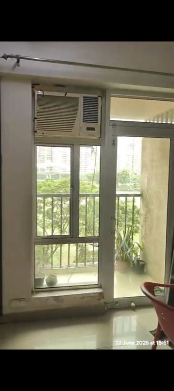 Room in 3.5 BHK Apartment at Gaur City 6th Avenue, Sector 4 Greater Noida – for Rent