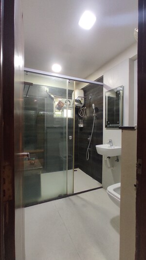 Attached Bathroom in 4 BHK Apartment at Banjara Hills – for Rent