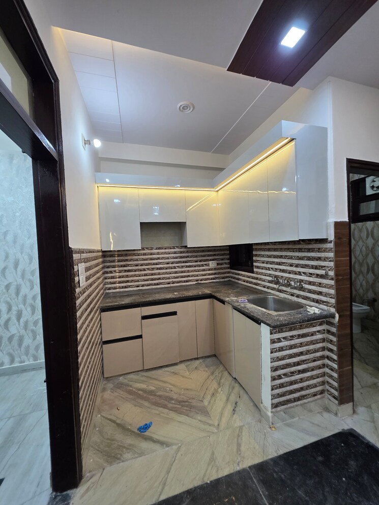 Kitchen, uttam nagar 2 Bedroom 50 Sq.Yd. Builder Floor In Uttam Nagar Delhi 8969360