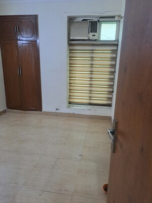 Furnished Amenities in 2 BHK Apartment at Paryatan Apartments, Vasundhara Enclave – for Sale