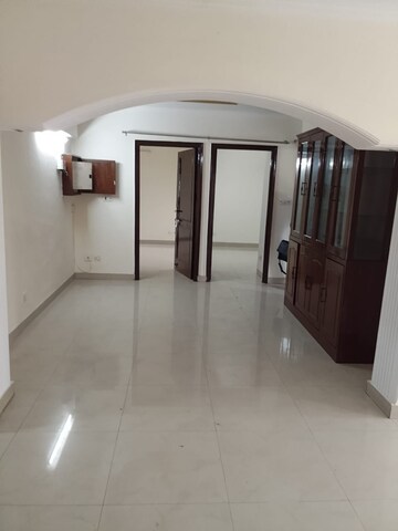 Room in 3 BHK Apartment at Mahesh Apartments, Vasundhara Enclave – for Rent