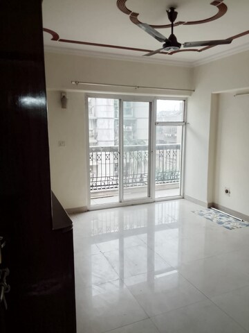 Room in 3 BHK Apartment at Mahesh Apartments, Vasundhara Enclave – for Rent