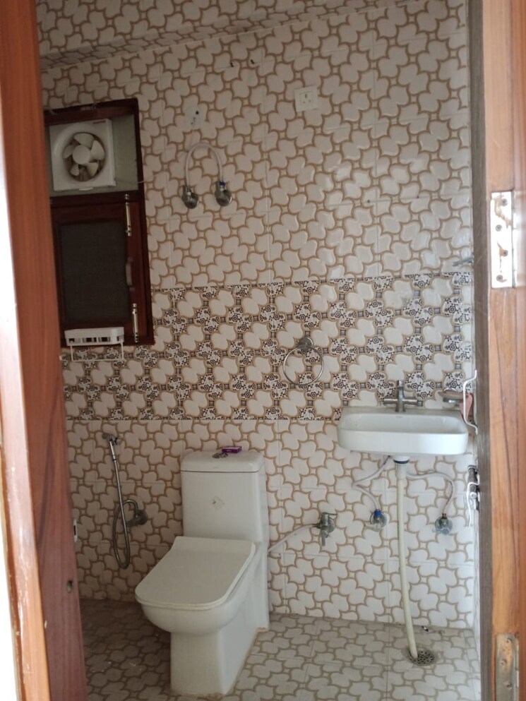 Bathroom, v3s-indralok 2 Bedroom 1200 Sq.Ft. Apartment In Indrapuram Ghaziabad 8969384