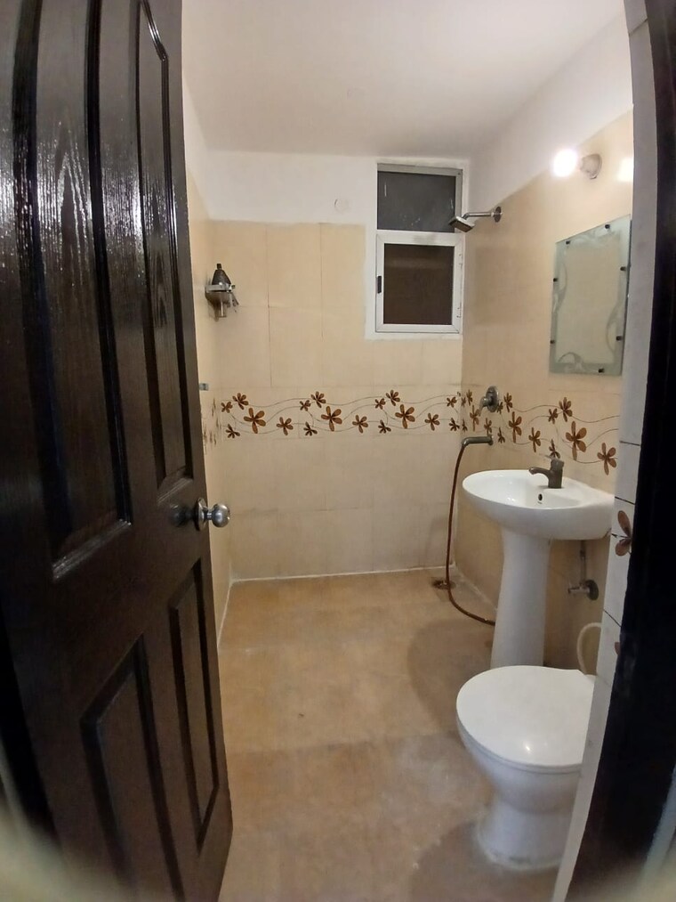Bathroom, gaur-city-2 2 Bedroom 1085 Sq.Ft. Apartment In Gaur City 2 Greater Noida 8969449