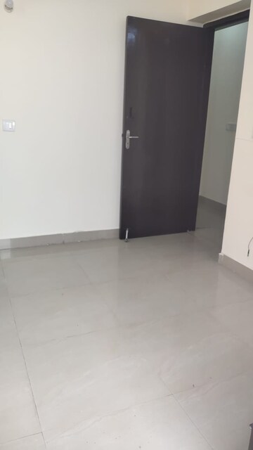 Room in 2 BHK Apartment at Gaur Yamuna City Galleria, Gaur Yamuna City – for Sale
