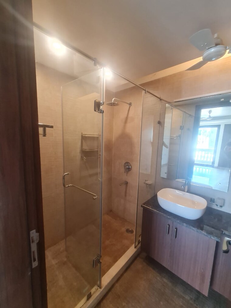 Bathroom, unitech-south-city-1 2 Bedroom 1098 Sq.Ft. Apartment In South City 1 Gurgaon 8969494