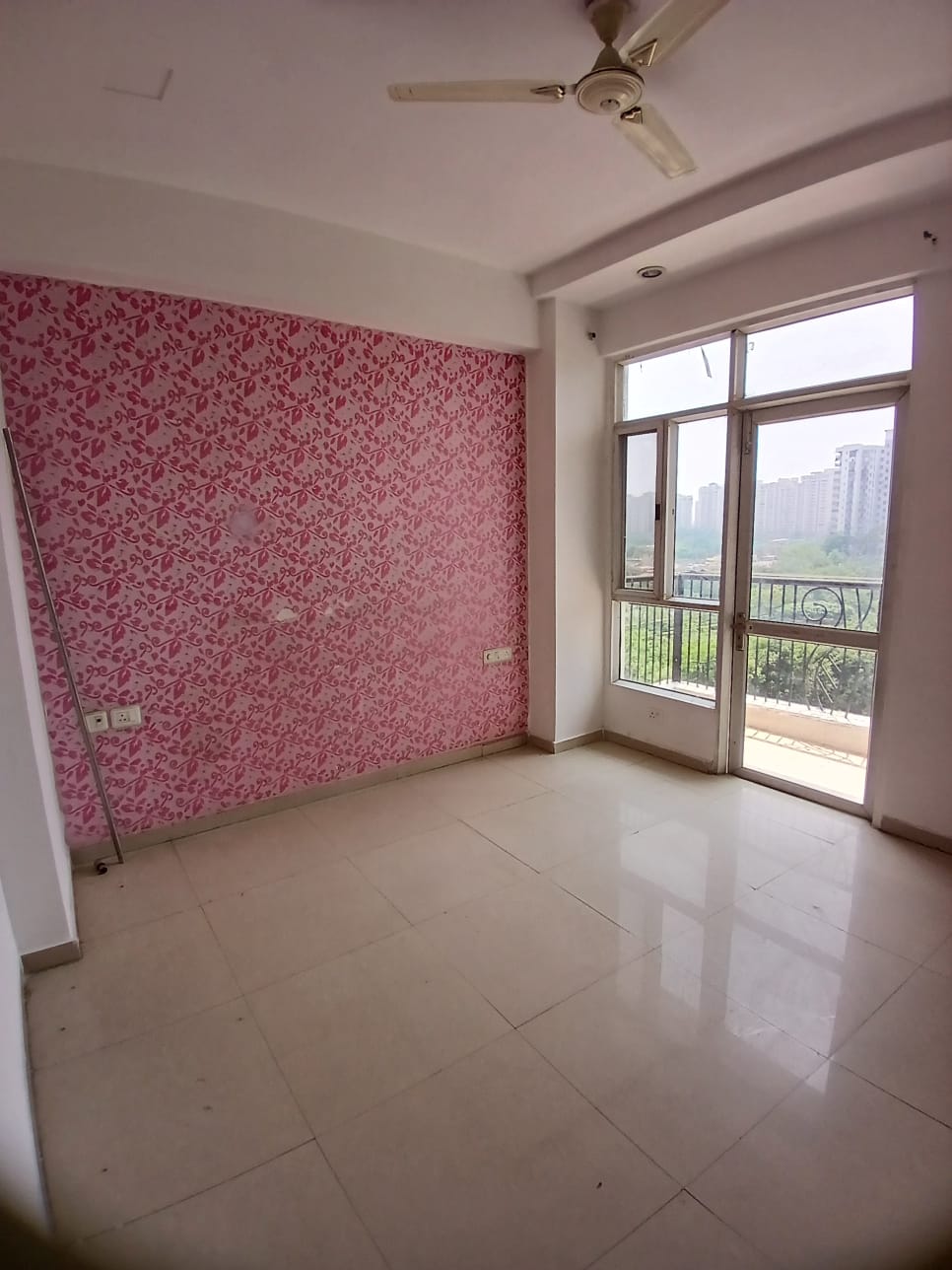 2 BHK Apartment For Rent in Unitech Palms