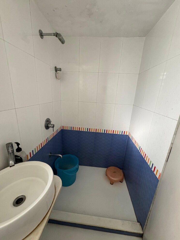 Bathroom, juhu 1 Bedroom 650 Sq.Ft. Apartment In Juhu Mumbai 8969524