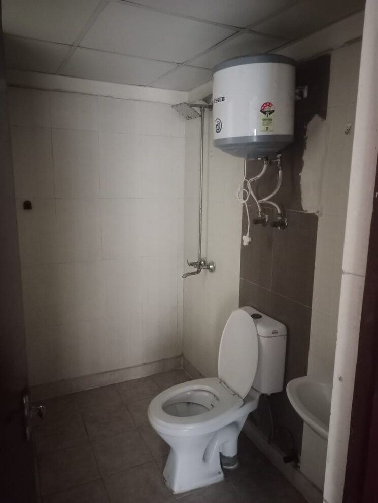 Bathroom, skytech-matrott 2 Bedroom 1150 Sq.Ft. Apartment In Sector 76 Noida 8969529