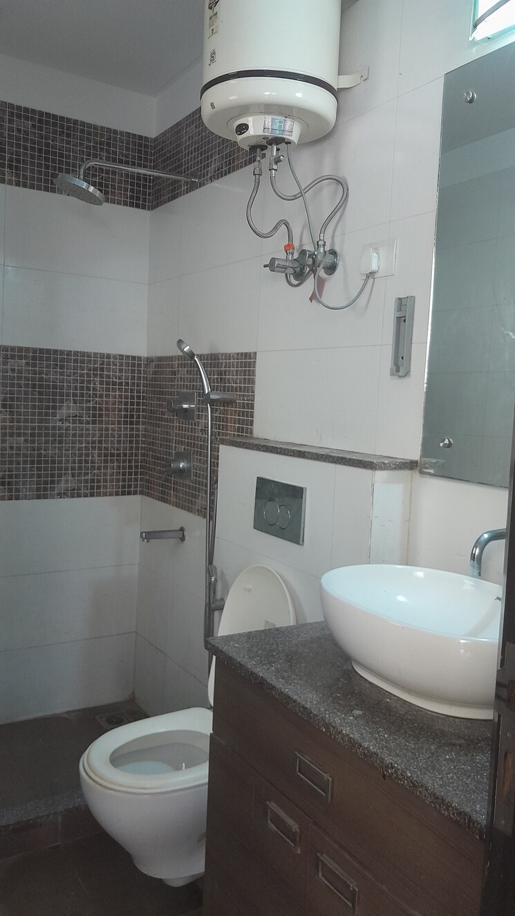 Bathroom, s-s-southend 3 Bedroom 1800 Sq.Ft. Apartment In Sector 49 Gurgaon 8969532