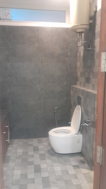 Bathroom in 3 BHK Builder Floor at SS Mayfield Gardens, Sector 51 – for Rent